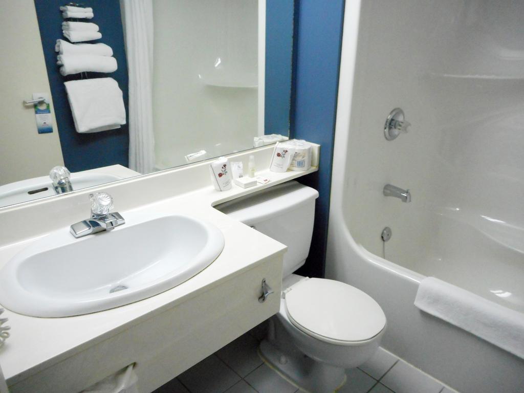 Repotel Aeroport Quebec Ngoại thất bức ảnh